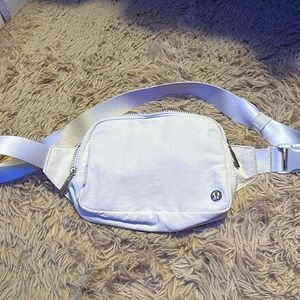 Lululemon everywhere 2L belt bag brand new but no tags